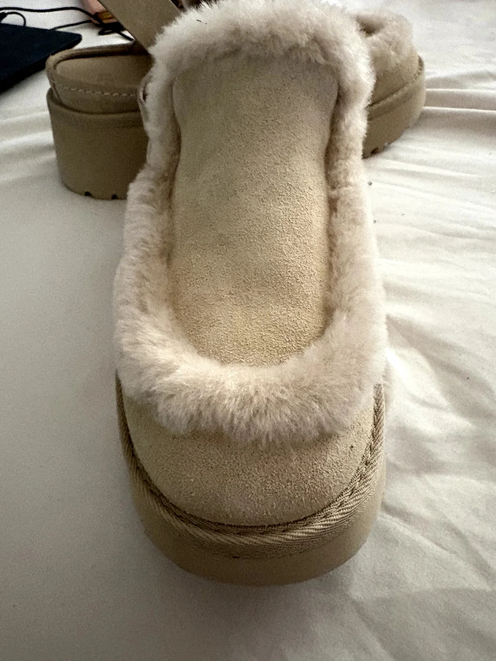 UGG Esmee Clogs Size 9 Never Worn!
